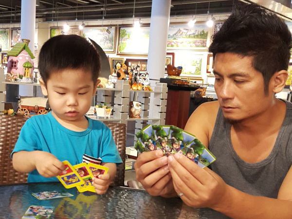 就是要分享- 【酷博士】迪士尼故事遊戲棋　玩具總動員益智接龍卡牌組